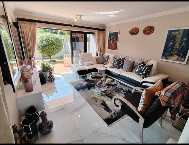 2 BEDROOM TOWNHOUSE FOR SALE IN UMHLANGA CENTRAL